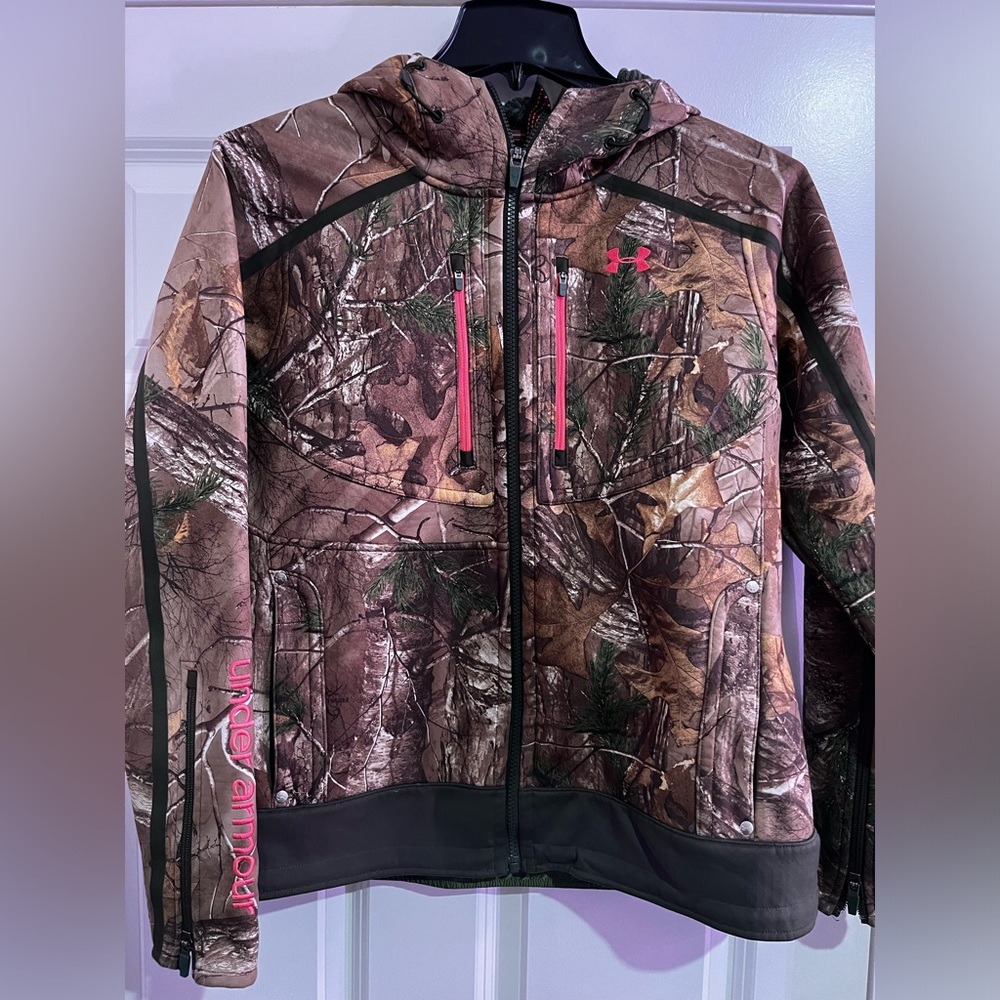 Under Armour Camo Hunting Jacket woman’s size Large coat